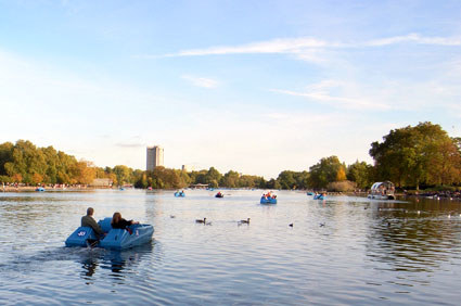 With Summer slowly approaching, why not plan a date down in Hyde Park and rent out a pedalo so you can pedal together across the serpentine? Available from April to October, pedalos are available for hire until sundown, which means you can chase the sunset with your date. How romantic!