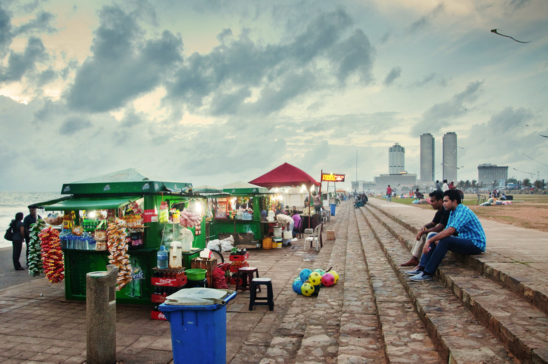 Lined up along Galle Face Green by the sea are many little stalls that sell tasty snacks such as shrimp vadais. The more adventurous among you may want to give some of these a go! They’re tastier than they look, and hardly cost a penny!