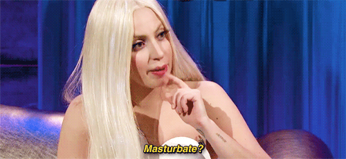 Dass der Großteil der Porno-Industrie mit dem Male-Gaze im Kopf produziert wird, ohne ausreichend auf das weibliche Publikum einzugehen, hilft dabei nicht.