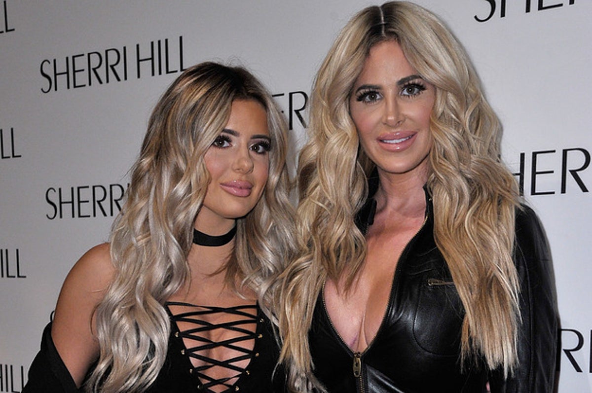 Kim Zolciak Made A Joke About Her Daughter Giving A Blowjob On Twitter And  People Dont Know How To Feel About It