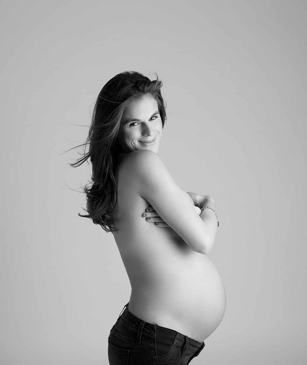 Black and white maternity portraits by Nemi Miller of Moondance Photography London.