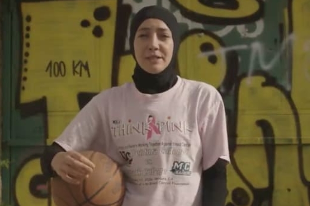 Muslim Athletes Are Now Able To Wear Hijab While Playing Basketball pic