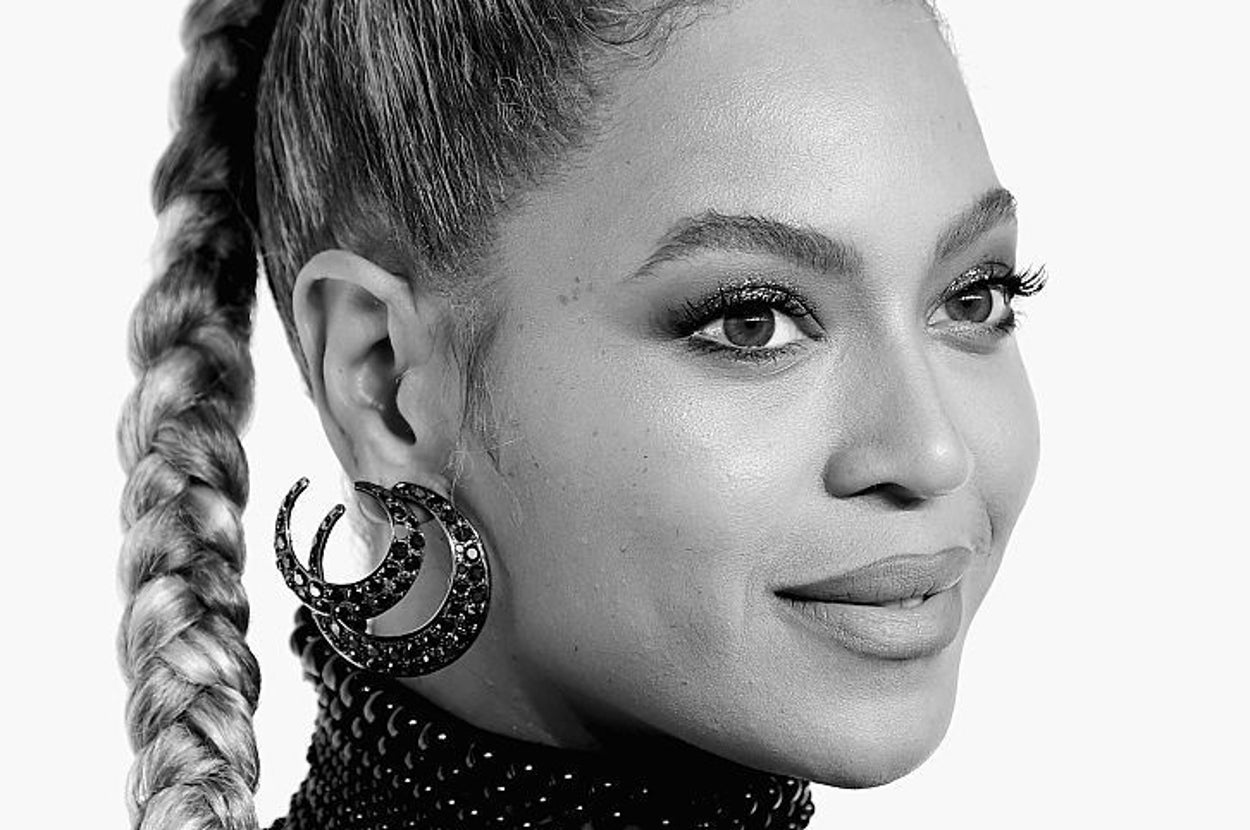 Beyoncé's Rep Furiously Shut Down Claims She's Had Lip Fillers