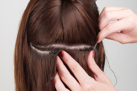 Hair tends to be dry and gets very curly, which prevents them from trying out different hairstyles, such as highlighting, staining, standing, and stretching, etc., which can damage the locks more. Therefore, in summary, black women have very few options when it comes to trying out new hairstyle but not anymore. Artificial sewing in your hair can allow you to treat all your fantasies about having vivacious hair, which can flaunt with style and grace.