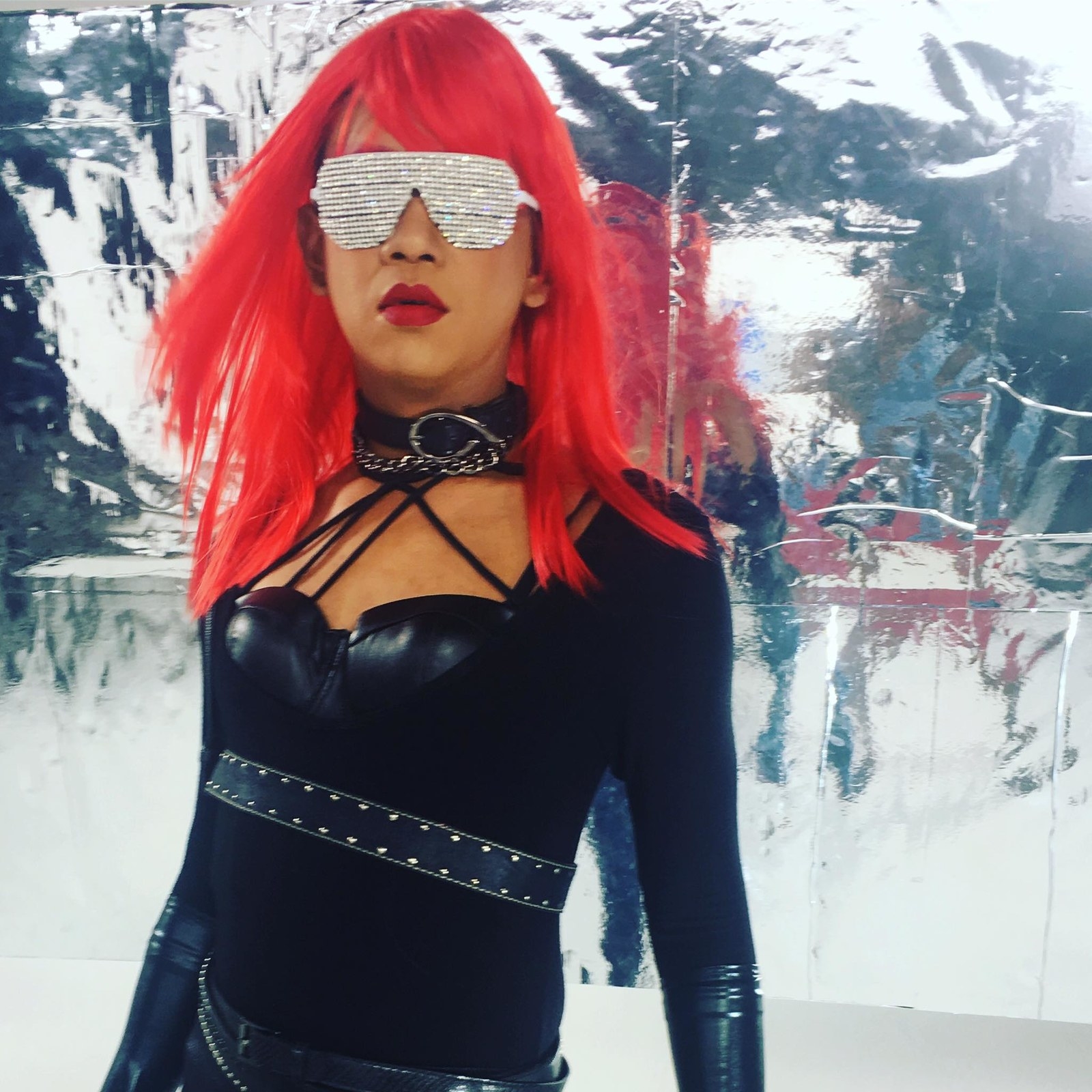 Let's follow through the sysnopsis from https://en.wikipedia.org/wiki/Toxic_(song)