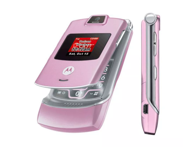 we-know-which-early-2000s-phone-you-are-based-on-your-wardrobe-preferences