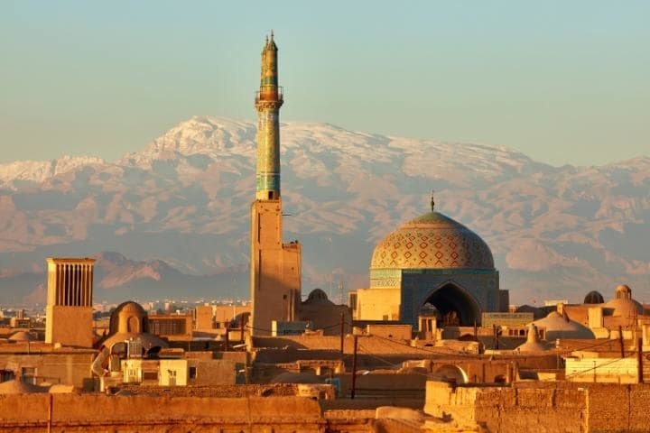 If Aladin was your favorite Disney film back in the days, this city is just right for you. Stroll through Yazd’s deserted streets and make sure to enjoy the ancient city from one of the rooftop restaurants. It was certainly one of the nicest city walks we had in a very, very long while!
