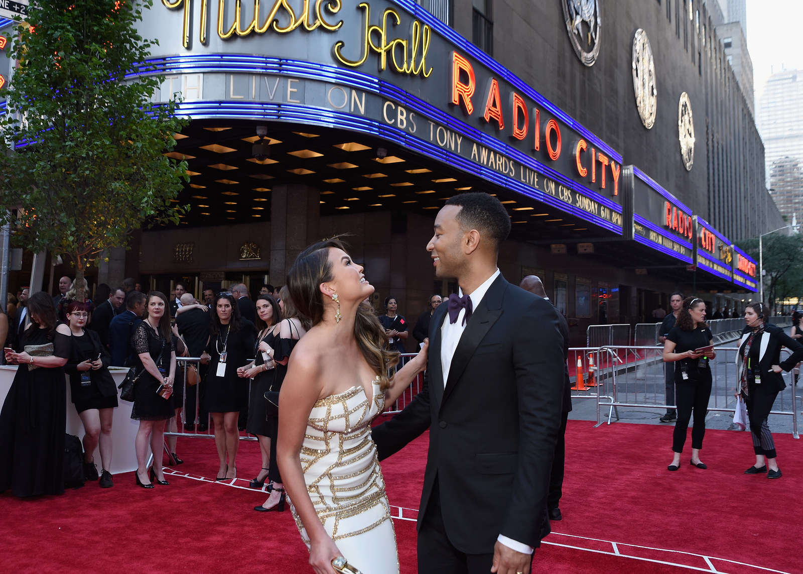 Chrissy Teigen Clapped Back At A Troll Who Said She'll "Show Up To ...