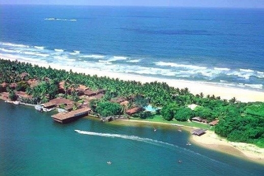One of the highlights of Sri Lanka is that it has such diverse landscapes in a relatively small geographical area. This means you can choose from a range of destinations within the island to suit the kind of honeymoon you and your partner desire. Windswept beaches soaked in sunshine, mountain hideaways shrouded in mist and enchanting forests home to exotic wildlife are all yours to enjoy.