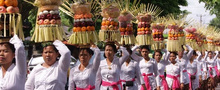 Being a majority Muslim nation, the Maldives observes the main Islamic religious festivals and events such as Ramadan, “Kuda Eid”, the Holy Prophet’s Birthday and Eid-ul-Al’h’aa.