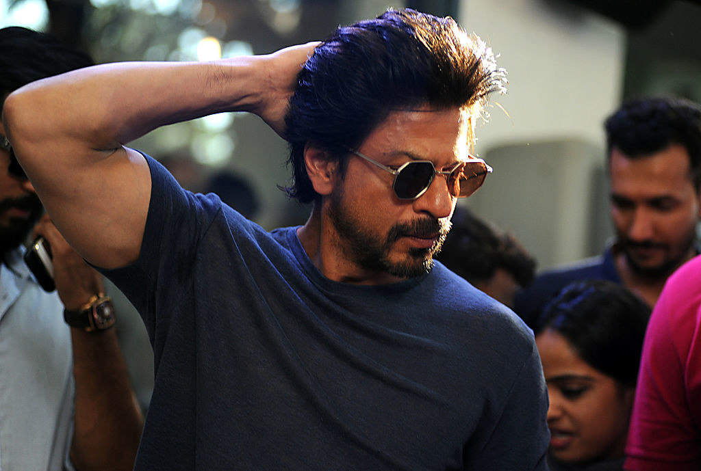 Photos] If you are done swooning over Shah Rukh Khan, let's talk about the  injury on his forehead - Bollywood News & Gossip, Movie Reviews, Trailers &  Videos at Bollywoodlife.com