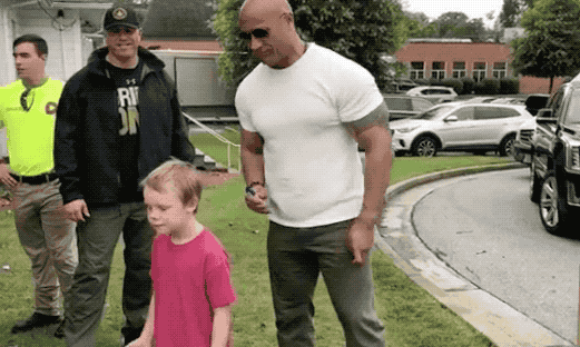 The Rock also shared his gratitude for his fans AGAIN because he is just the best: "Appreciate y'all waiting for such a long time to meet me and say hello. Luv U back. Good way to end a very long day of work."