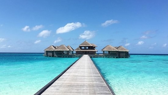 The underwater spa in question is the Lime Spa at PER AQUUM Huvafen Fushi Maldives one of the many island-bound luxury hotels Maldives has to offer.