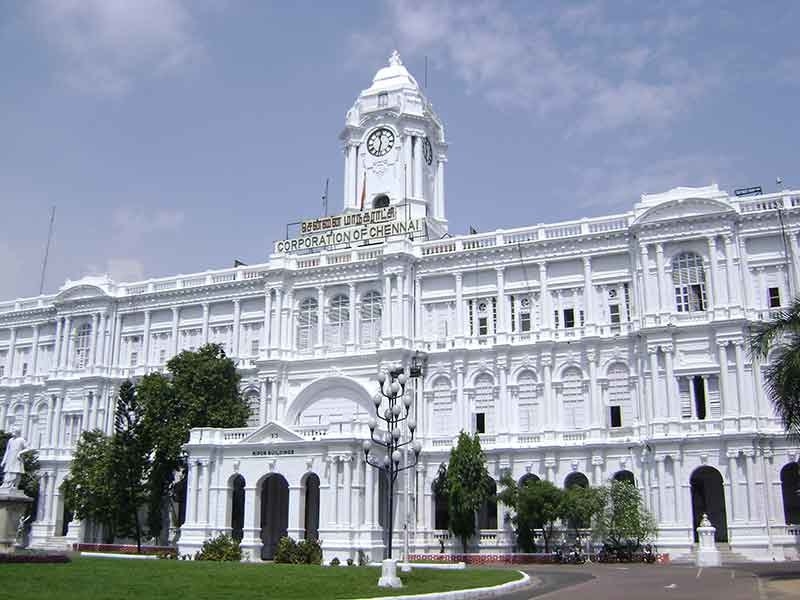 Experience the city’s colonial charm with a visit to Fort St George that is also referred to as “White Town”. Dating back to the time of the East India Company, the site also has a museum where you can find out more about it and the time of British colonial rule in India.