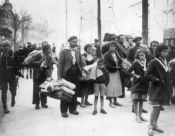 Refugiados españoles en Francia el 8 de abril de 1938.