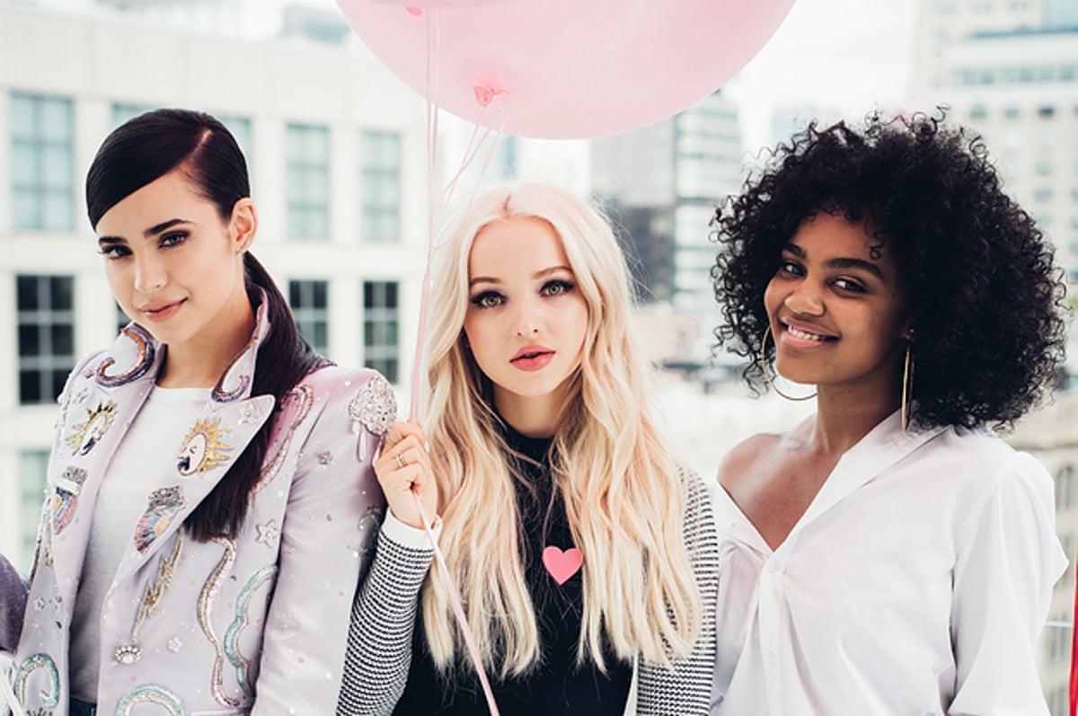 China Anne McClain Unboxes Her First 'Descendants 2′ Uma Doll & It's The  Cutest Thing Ever!, China McClain, Dove Cameron, Sofia Carson