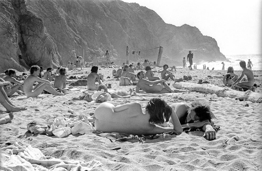 Nudist Naturist Pix Surf - 25 Pictures That Show Just How Far Out Beach Life Was In '70s