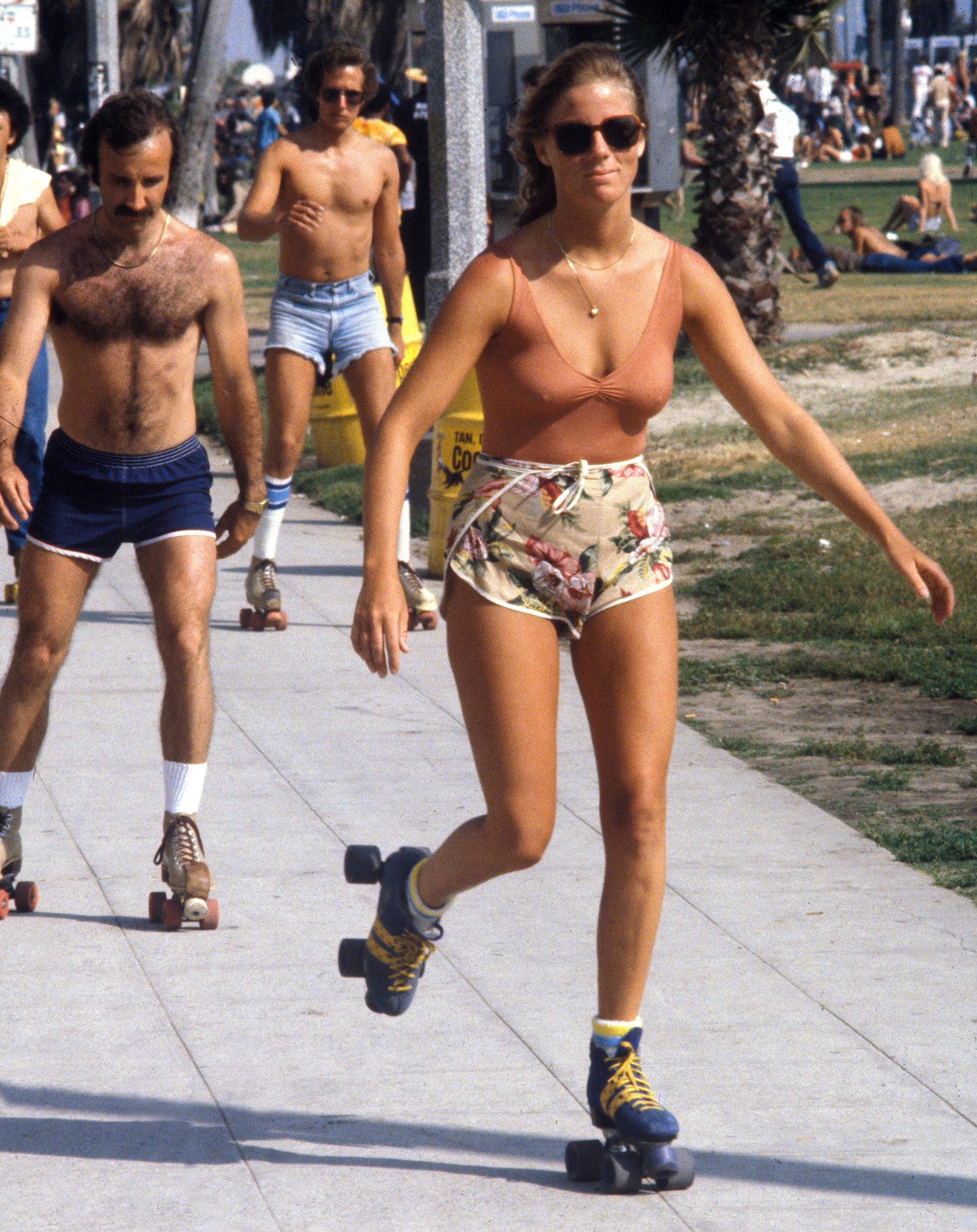 A group of roller skaters on the shores of Venice Beach, 1979. 