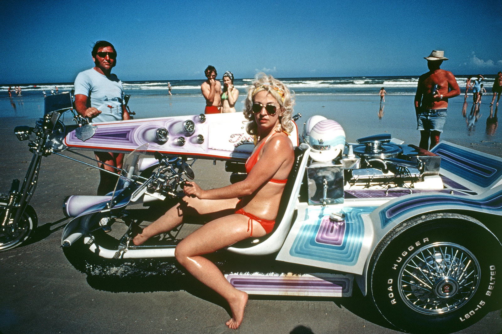 25 Pictures That Show Just How Far Out Beach Life Was In 70s