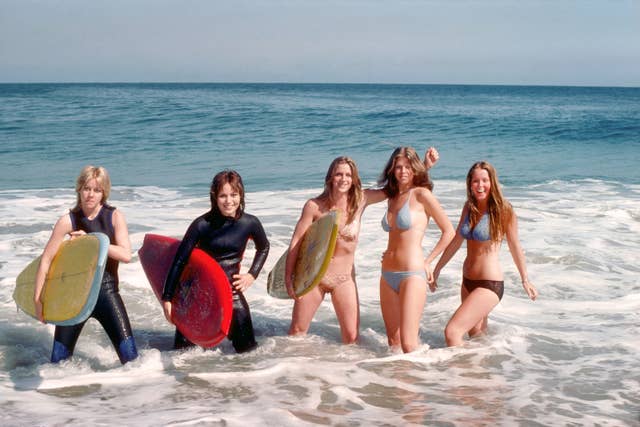 Nudist Naturist Pix Surf - 25 Pictures That Show Just How Far Out Beach Life Was In '70s