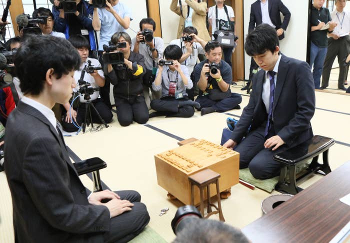 藤井四段 28連勝 歴代最多タイ 彼は人生何周目 プロ棋士も驚愕 藤井四段 28連勝 歴代最多タイ 彼は人生何周目 プロ棋士も驚愕