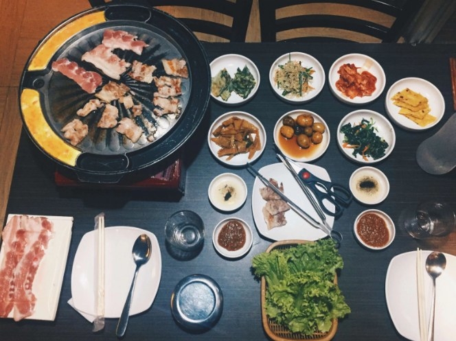 Kung kinain na kayo ng K-drama, O Ga Ne along Tomas Morato is a good place to have your samgyeopsal fix. For a minimum of two orders (so pang-date talaga 'to hihi), you can have the regular samgyeopsal (rice ordered separately), or the unlimited samgyeopsal with rice, plus side dish refill. Make sure to come a bit earlier than peak hours because customers end up grappling for seats! So, if you and your partner can wolf down meat like y'all haven't eaten in a thousand years, this is a good place to try. Kim Bok Joo, is that you???Store hours:Monday to Sunday, 11 - 6 AMAverage cost per person:PHP 270 for a regular samgyeopsalPHP 365 for an unlimited samgyeopsal