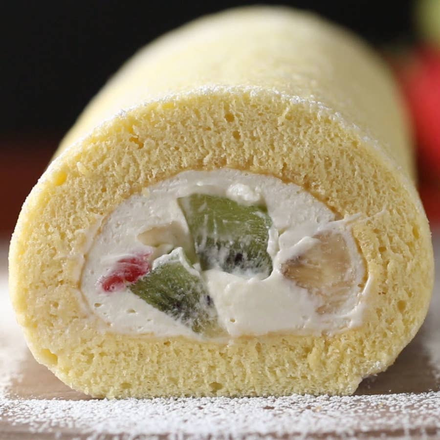 ふわふわ しっとり フルーツロールケーキ