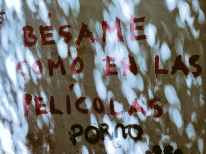 PE-LÍ-CO-LAS.