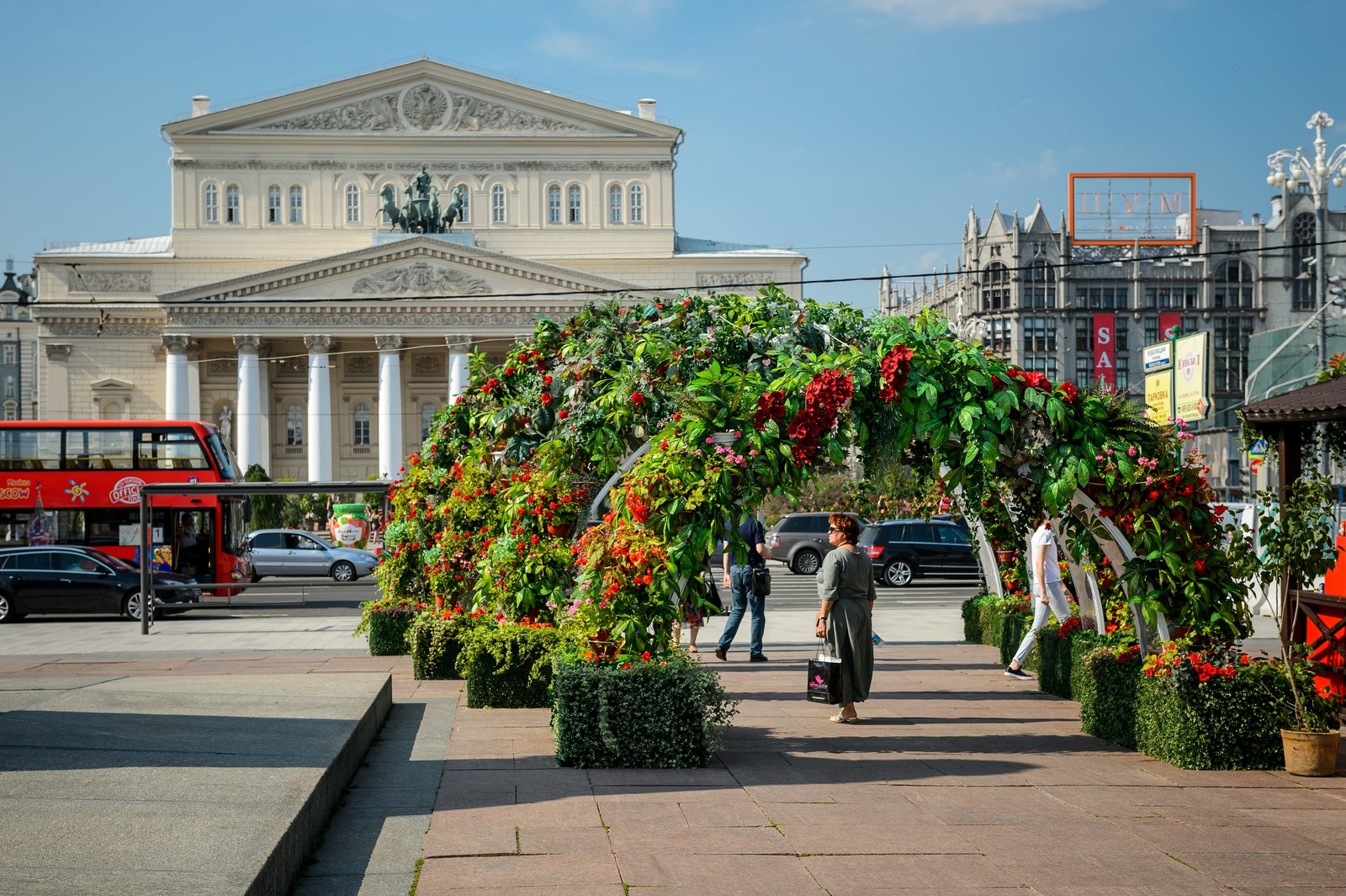 In Kamergersky Side Street, molecular cuisine will unveil its secrets, and people will get a chance to attend workshops on making sweet pastry, healthy candies and fruit and berry ice cream.