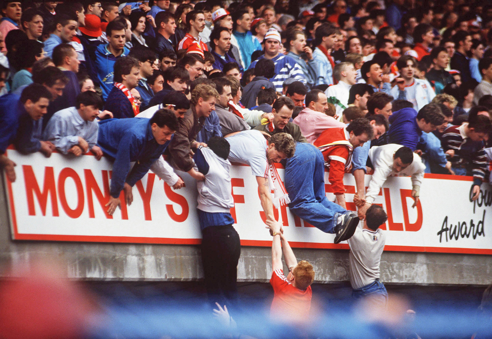 Hillsborough Disaster What Happened At The Hillsborough Disaster Footage Of The 4431