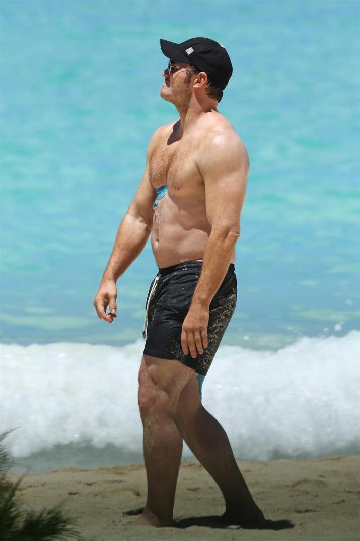 [celeb photos] Chris Pratt Looking Thick At The Beach - Celebria - ATRL