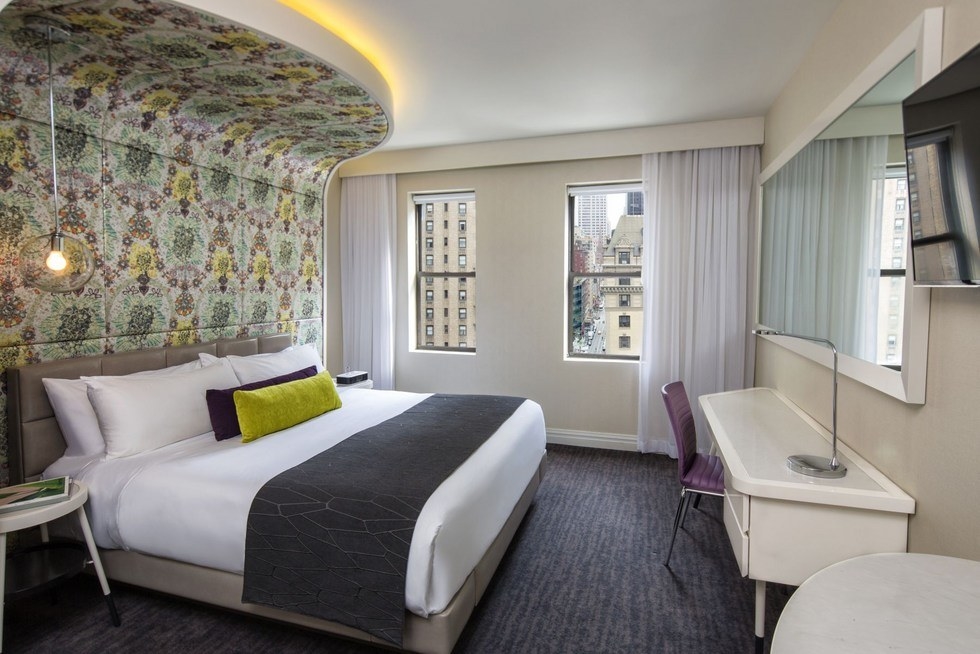 As the name of the hotel suggests, Dream Midtown emphasizes comfort in all its rooms by providing relaxing atmosphere for the guests. Each room features allergen-free feather bed mattress that rests beneath a canopy headboard clad in radiant, floral-patterned fabrics dusted with ruby, emerald and sapphire gemstone images. A refuge within a retreat, the classically styled bath features Carrera marble and stainless steel fixtures.