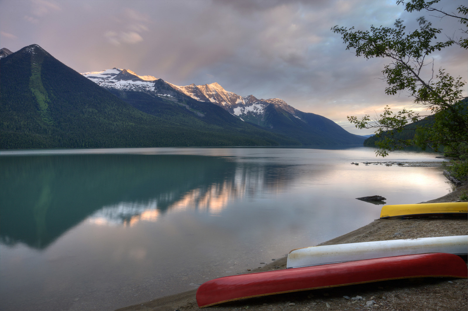 The unparalleled Bowron Lake Canoe Circuit includes a chain of lakes, waterways, and portages. Surrounded by placid lakes, mountains, and wildlife, this circuit is every canoer's dream!