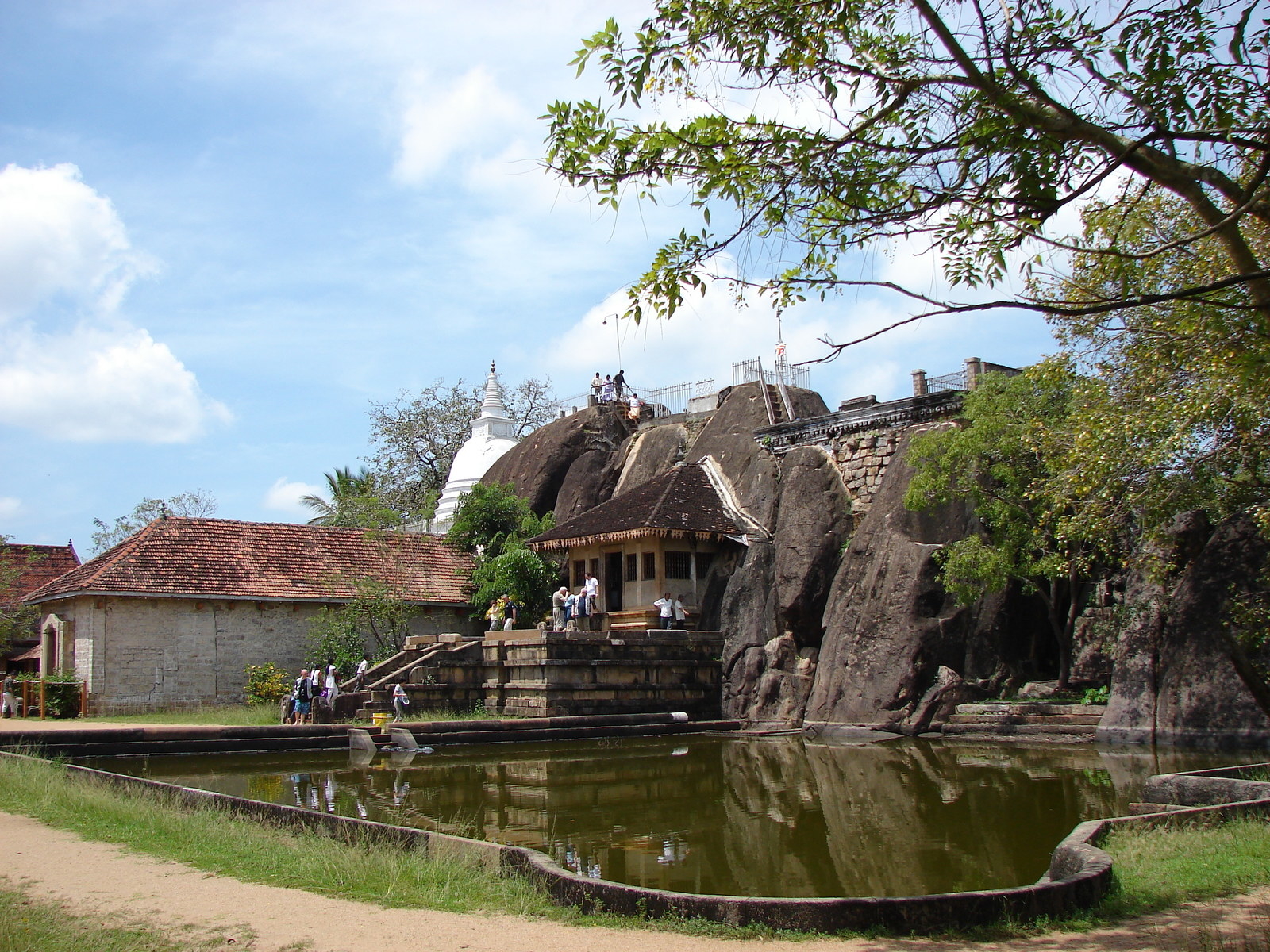 Known to be one of the top places to visit in Anuradhapura, Isurumuniya is a Buddhist temple located near the Tissa tank and hotels such as Ulagalla.