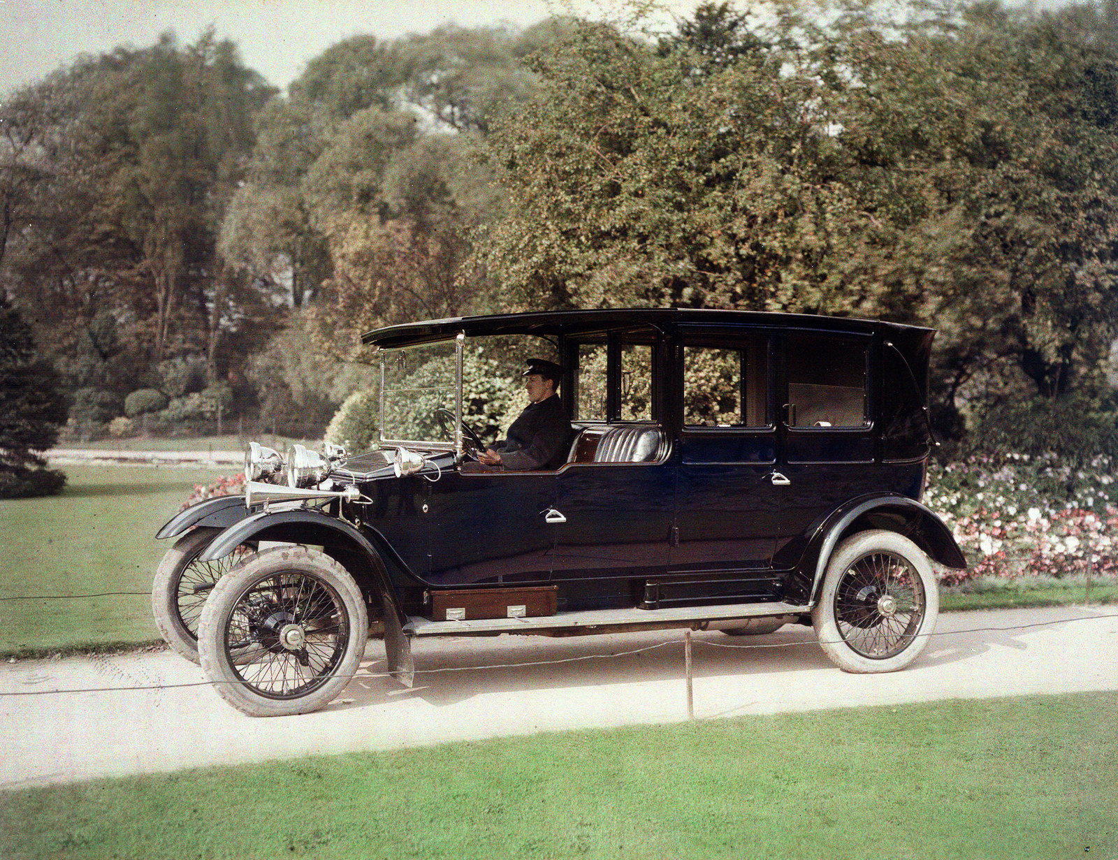 Самый самый 20 век. Автомобиль «Lanchester» 1911 год. Ланчестер 600v. Лимузин начала 20 века. Самая первая цветная фотография.