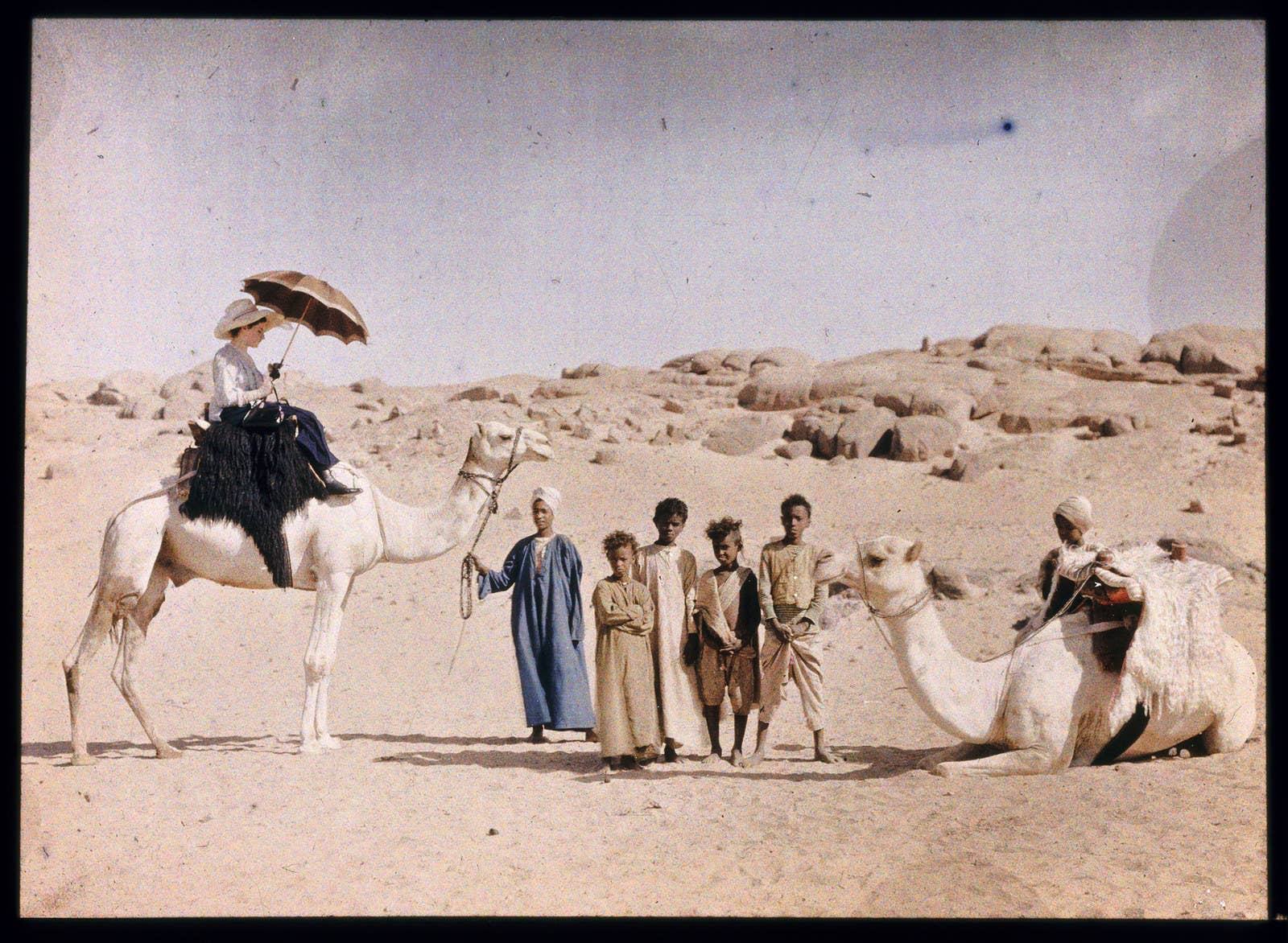 Autochrome of a scene in Egypt by Friedrich Paneth, 1913.