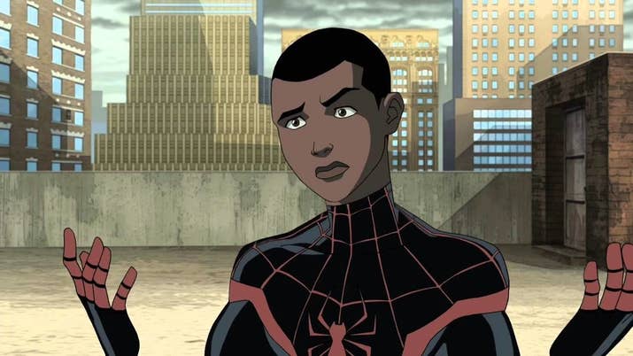 Davis dice que tiene un sobrino que vive en el mismo vecindario. En los cómics, su sobrino es Miles Morales que eventualmente asume la identidad de Spider-Man.