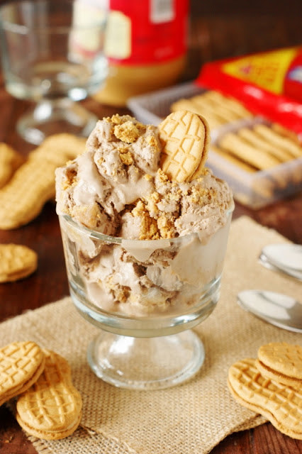 It's a fresh new twist on "cookies and cream" and so deliciously easy I can almost taste it right now. Find the recipe here.