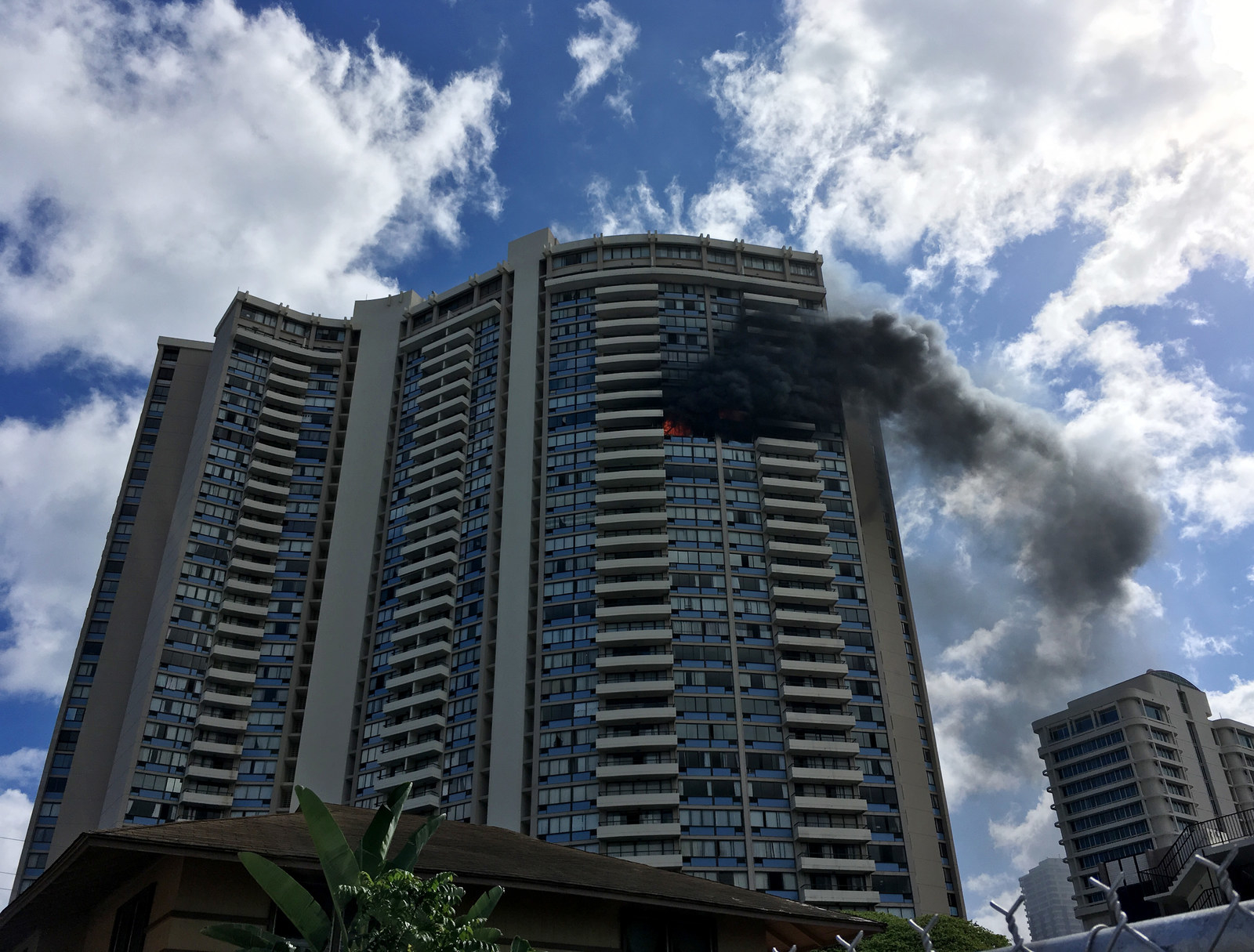 at-least-3-people-have-been-killed-in-a-honolulu-high-rise-apartment-fire