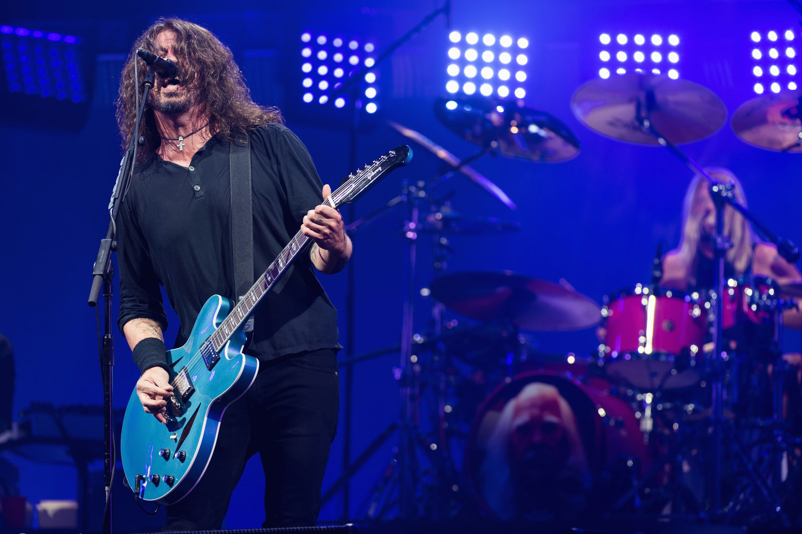 After David Grohl gave Nirvana the beat, he gave the world the Foo Fighters. Their 1999 "Learn To Fly" video famously featured the band playing a variety of characters on an airplane and even had a cameo from Tenacious D. Find tickets on SeatGeek for their upcoming shows in Richmond, VA, Greensboro, NC, and in other cities.