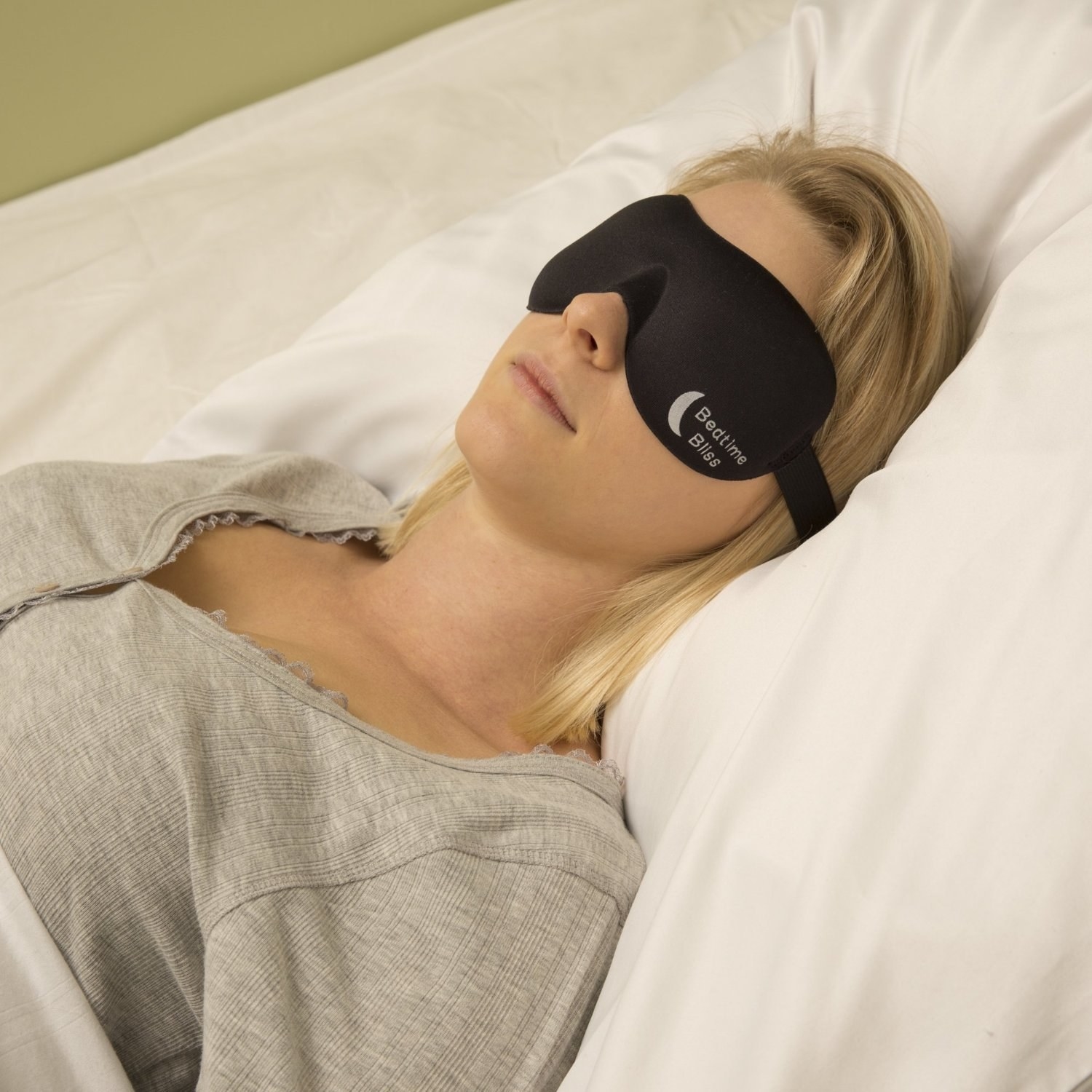 13 best products for sleeping on a plane, according to editors