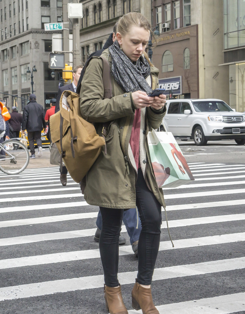 Honolulu to pass law banning texting while crossing the street, The  Independent