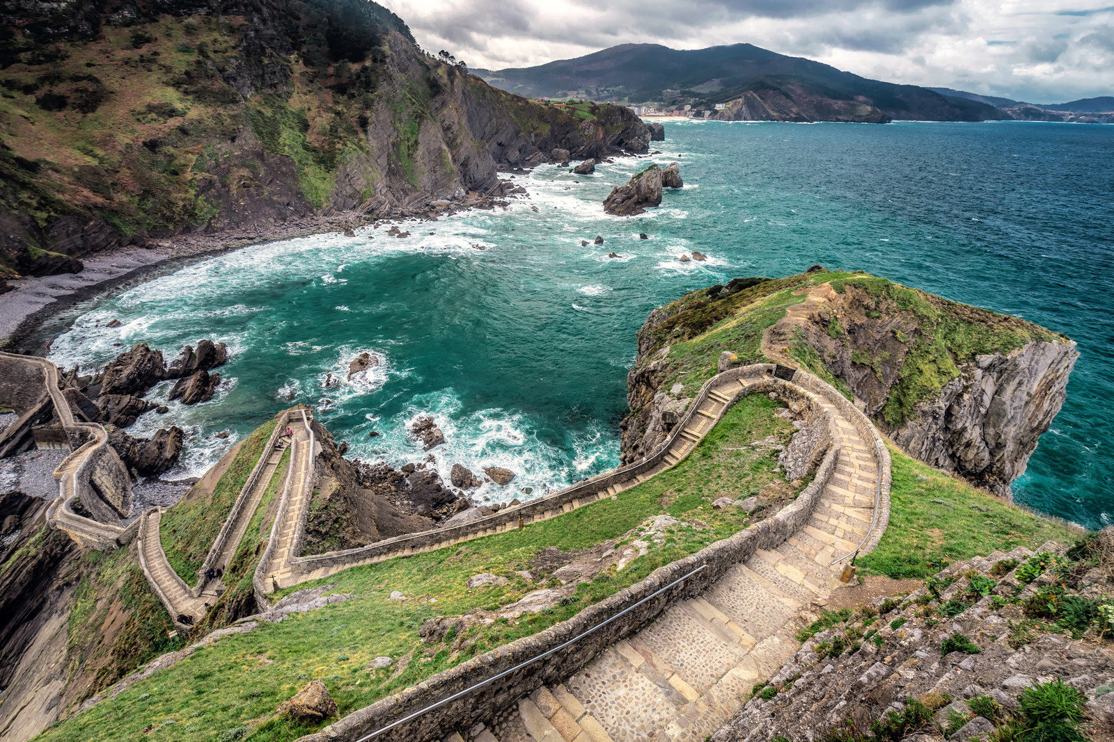 Game of Thrones Lures 75,000 Tourists to Dragonstone Steps, Potentially  Damaging Spanish Pilgrimage Site