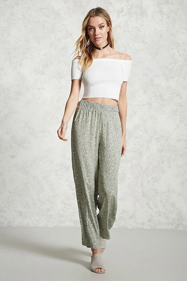 Subtle floral-print pants to create a relaxed, effortless look for all-day cuteness and comfort.