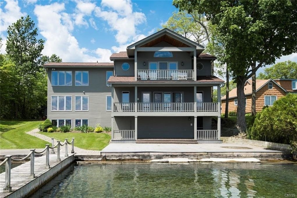 Here's What Kind Of Lake Houses You Can Buy With A Million Dollars