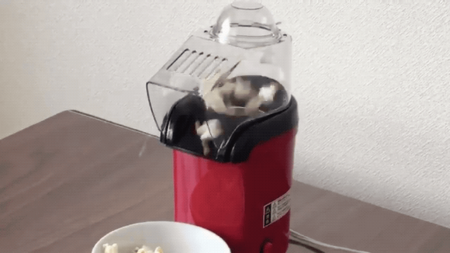 ポップコーンが弾け、どんどん飛び出してきます。見てるだけで笑えてくるので、ホームパーティーの盛り上げ役にぴったり。
