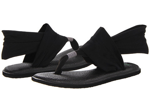 21 Ridiculously Comfortable Sandals For Anyone With Flat Feet