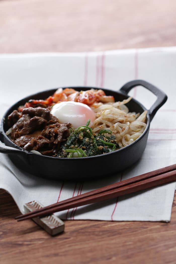 しっかり食べて夏バテ予防 具沢山のビビンバうどん しっかり食べて夏バテ予防 具沢山のビビンバうどん