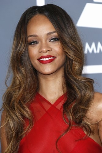 Center parted hairstyles look adorable whether it’s styled on a celebrity or you. They look absolutely ravishing, the curls add that extra bounce and sexiness that is enduring to the masses. Curled locks look natural and beautiful accentuating the honey blonde highlights and giving it a softer look.
