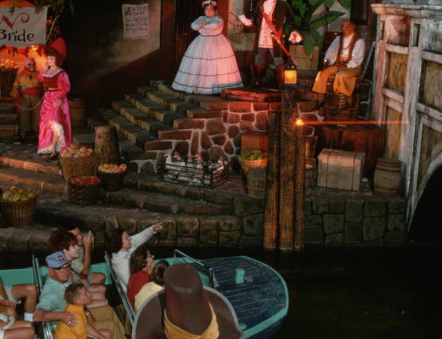 ディズニー カリブの海賊 女性の人身売買シーンを削除へ 性差別と批判